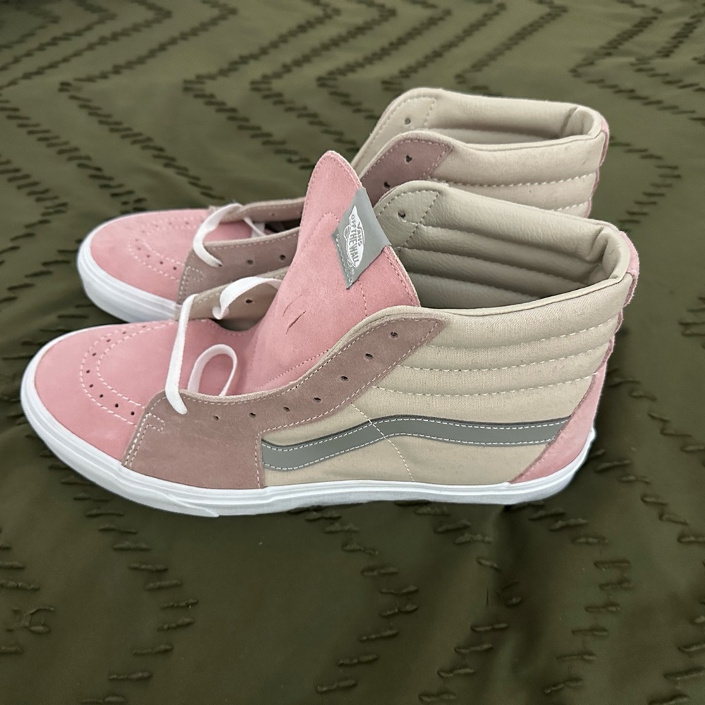 Vans men’s  Pink and Tan High-Top suede Sneakers
